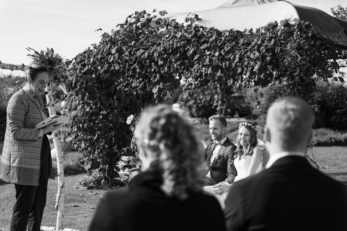 Freie Trauung in Bayern mit der Redenexpertin Melanie Brüggemann Freier Trauung am Ammersee in Stegen mit der freien Rednerin aus München Melanie Brüggemann Hochzeitsrednerin für München Allgäu und Bayern Dankesworte Erfahrungsbericht Inspiration Emotionale Hochzeit Professionelle Sprecherin High Class Wedding Fine Art Wedding Hochzeit in Tracht Spaniesche Hochzeit Multilingual