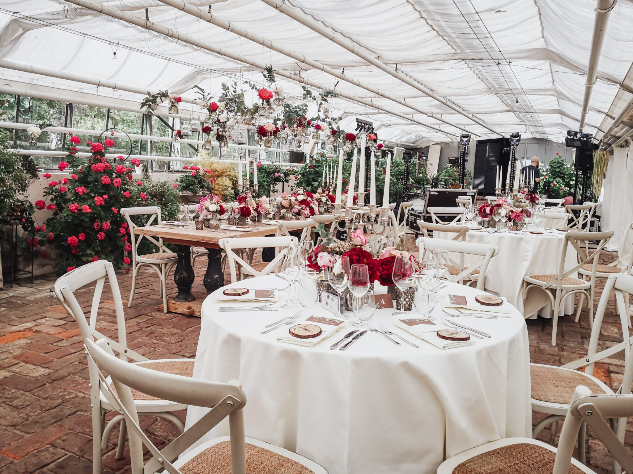Freie Trauzeremonie mit der Münchner Rednerin Melanie Brüggemann in der alten Gärtnerei Taufkirchen Freier Trauung am Ammersee in Stegen mit der freien Rednerin aus München Melanie Brüggemann Hochzeitsrednerin für München Allgäu und Bayern Dankesworte Erfahrungsbericht Inspiration Emotionale Hochzeit Professionelle Sprecherin High Class Wedding Fine Art Wedding Hochzeit in Tracht Spaniesche Hochzeit Multilingual Rosendeko