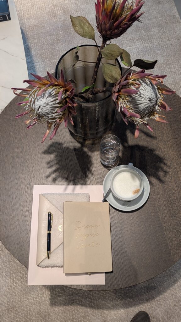 flatlay hochkant mit blume